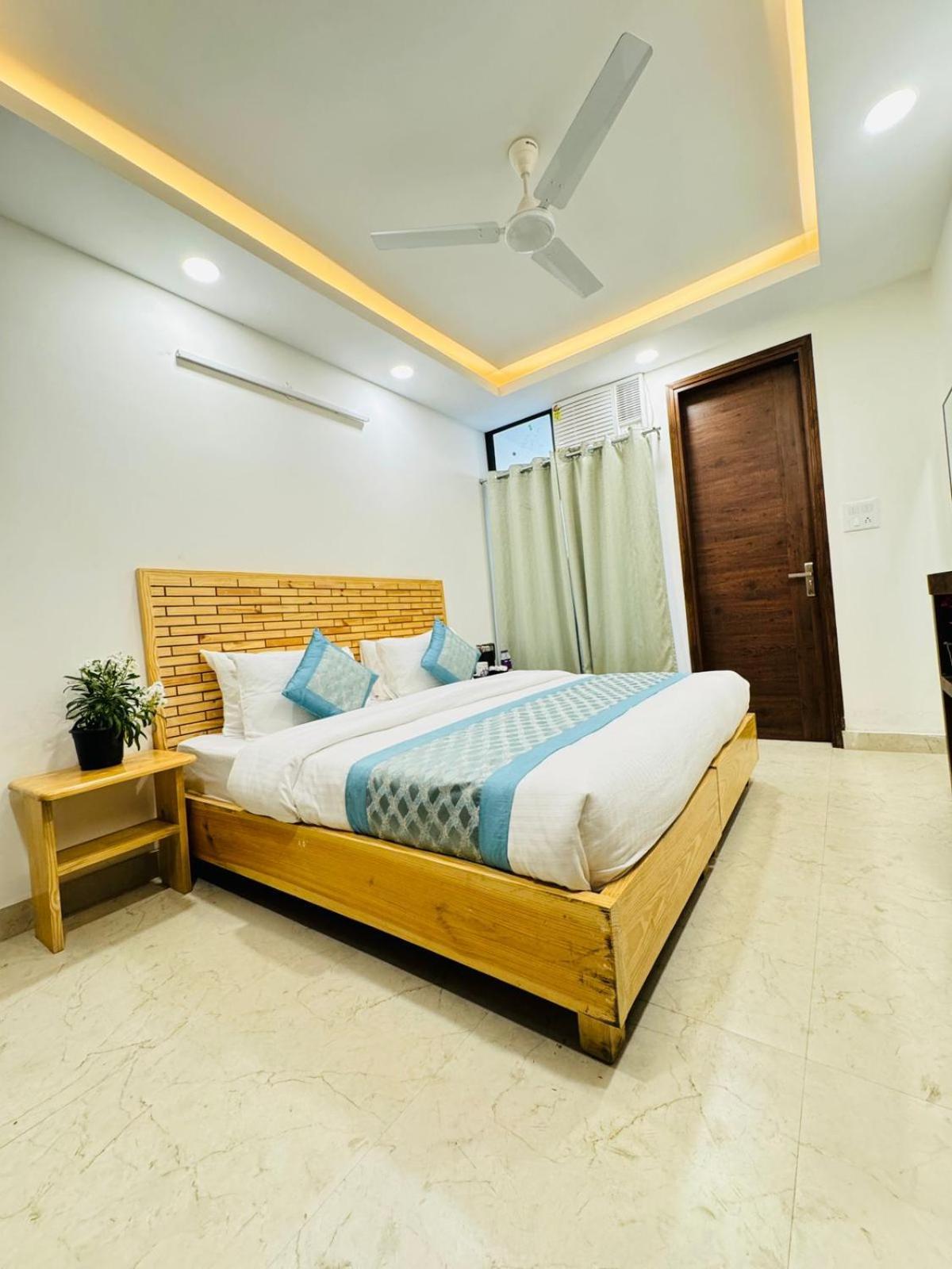 Hotel Ashram View Just 10 Minute Away Form Nizamuddin Railway Station 4*